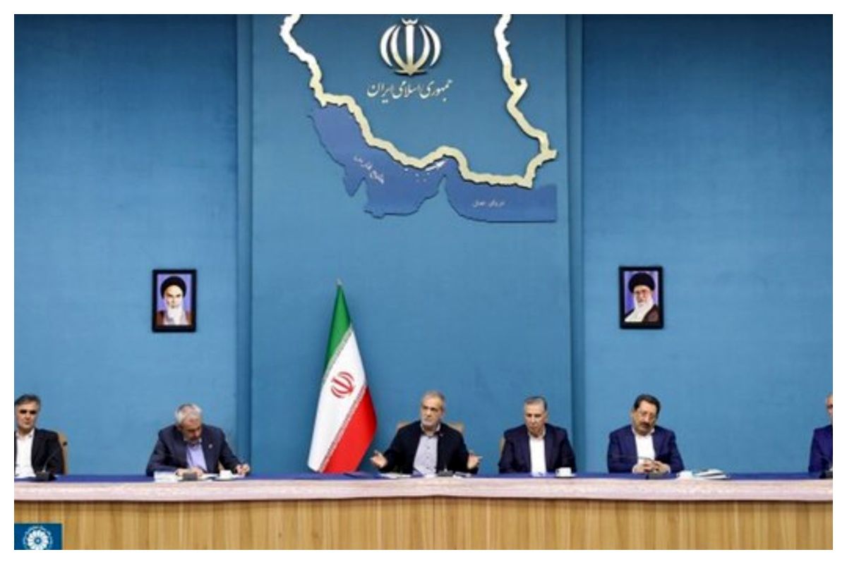 گلایه بخش خصوصی از بانک مرکزی در حضور رئیس جمهور / انتقاد پزشکیان از تخصیص ارز بر اساس رابطه و رانت / رئیس جمهور وعده تغییرات اساسی داد