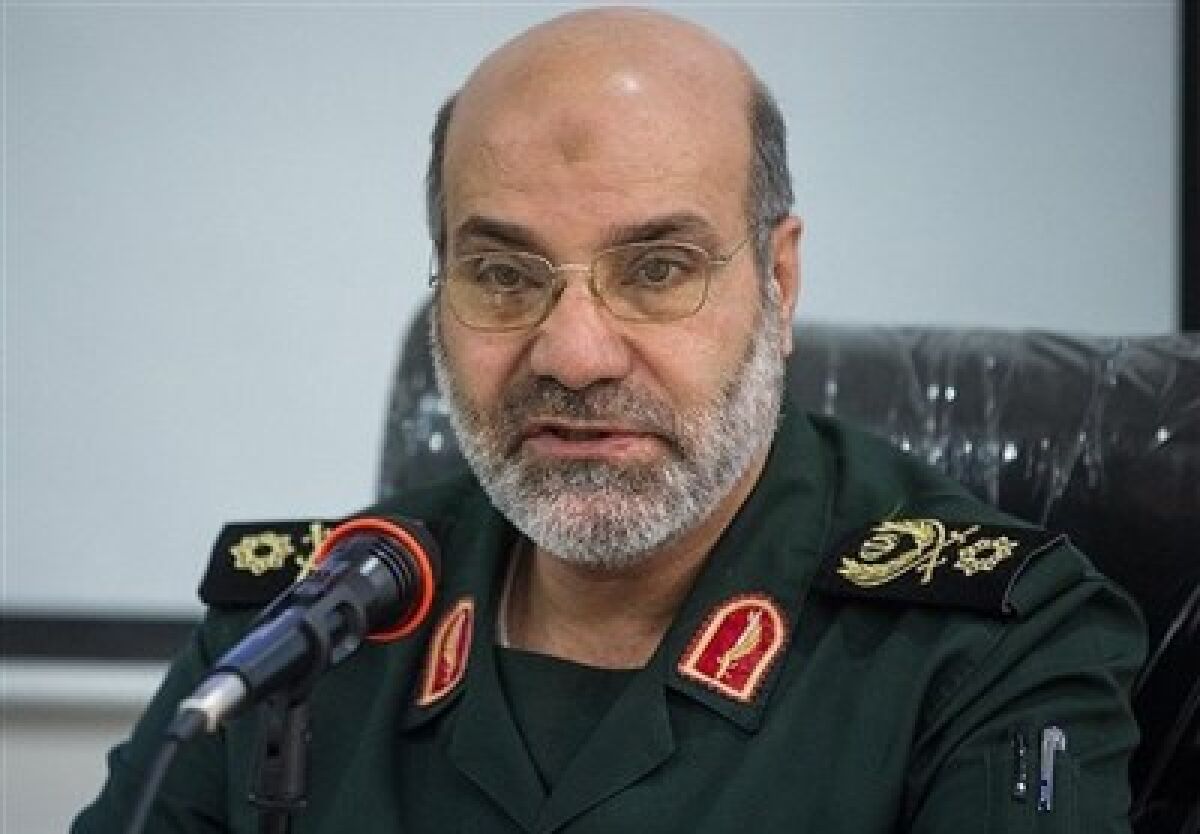 حضور جمعی از فرماندهان و مسئولان در منزل سردار شهید محمدرضا زاهدی+ فیلم