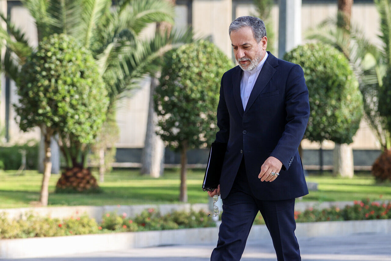 عراقچی: مهاجران افغانستانی باید برگردند