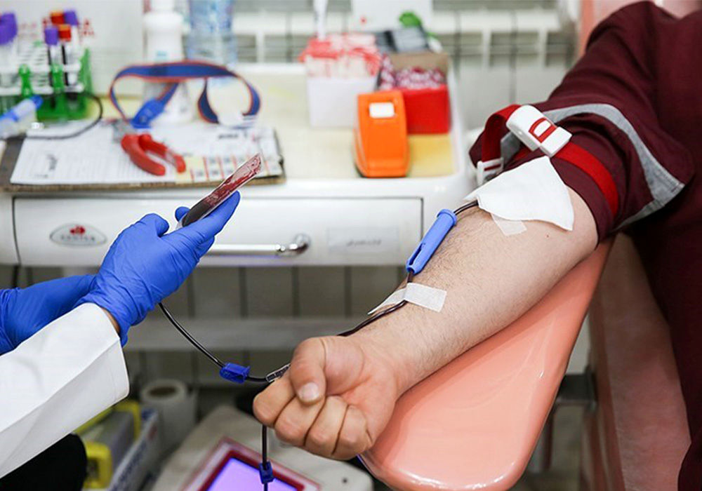 کاهش اهدای خون در روزهای سرد سال/  مردم به مراکز انتقال خون مراجعه کنند