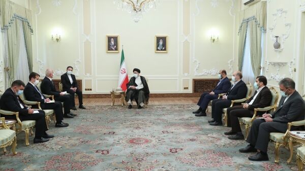 رئیسی: روابط سازنده میان کشورهای همسایه موثرترین عامل تقویت امنیت منطقه است