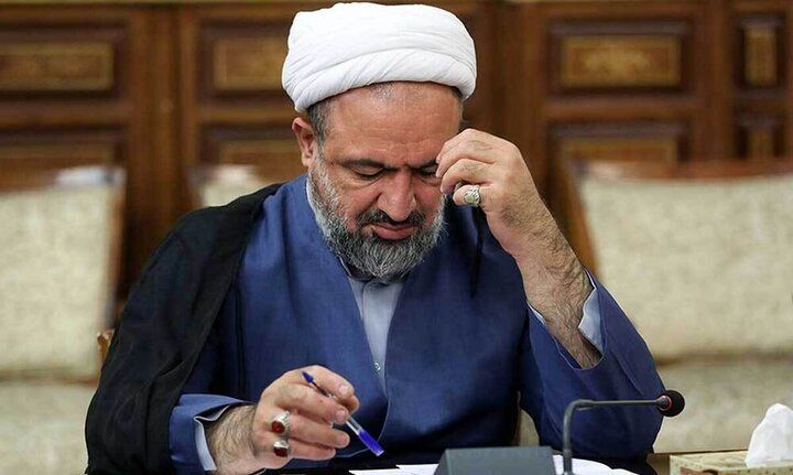 انتقاد روزنامه اصولگرا از حمید رسایی / نماینده کدام مردمی که همچنان ساز ناکوک می‌زنی؟!
