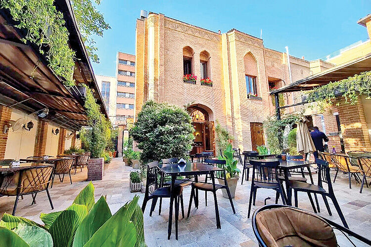 دومینوی تعطیلی کافه‌ها