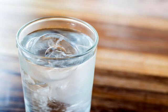 خطرات جدی نوشیدن آب سرد برای بدن 