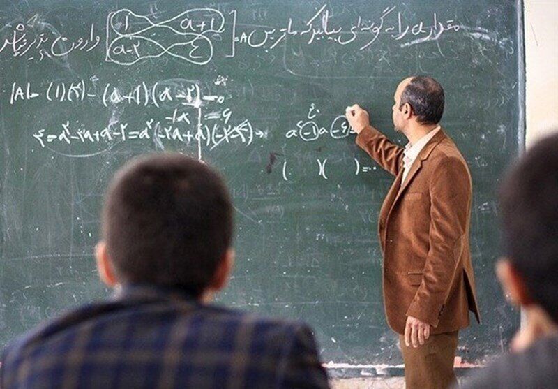 ماجرای ضرب و شتم یک معلم در آباده که به اعتصاب معلمان کشیده شد/ آموزش و پرورش دست به یقه شدن پدر دانش‌آموز با دبیر مدرسه را تایید کرد
