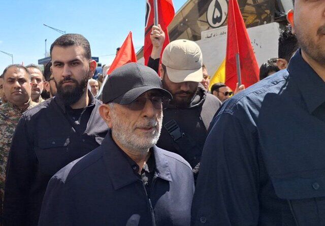 حضور سردار قاآنی در راهپیمایی روز قدس
