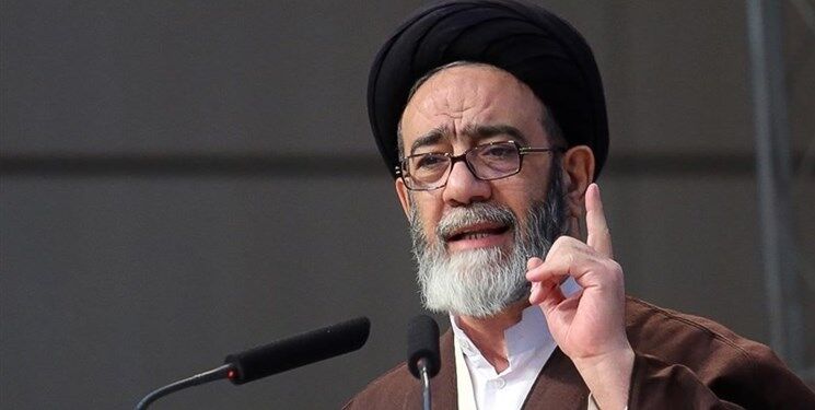 امام جمعه تبریز: مسئولان باید خدمت به مردم را اصل و سایر موضوعات را فرع بدانند