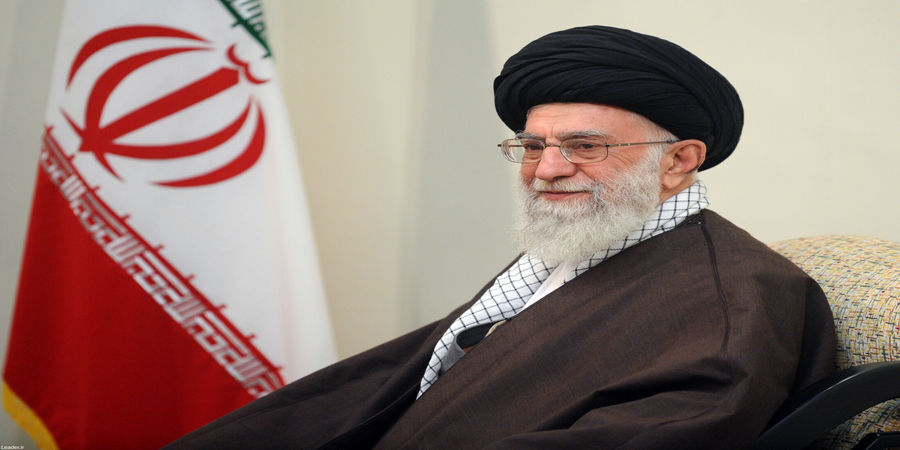 هدیه خاصی که رهبر انقلاب به یک کارگر دادند + عکس