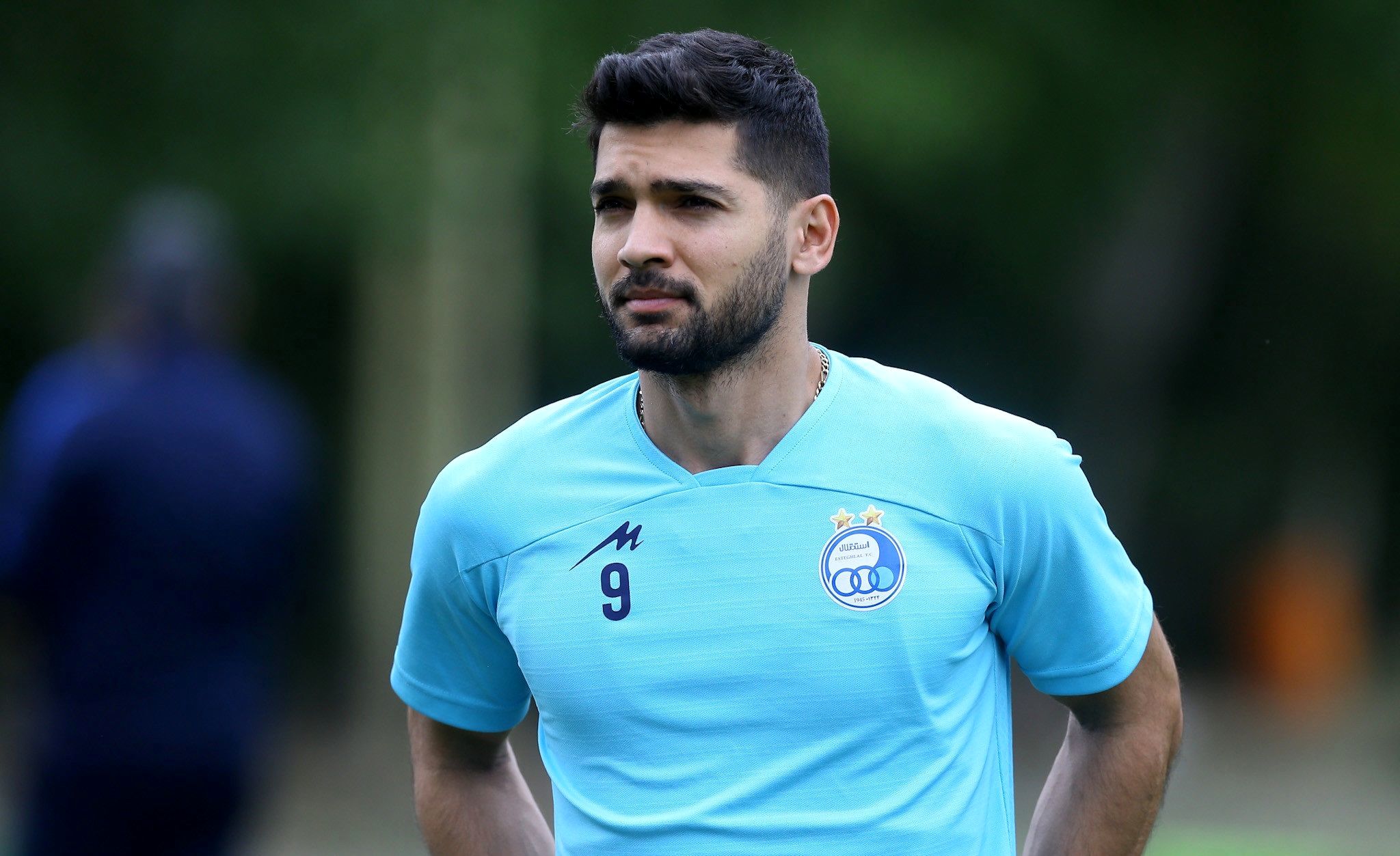 مهدی مهدی‌پور خانه‌نشین شد / گلر استقلالی‌ها به مستطیل سبز بر می‌گردد؟