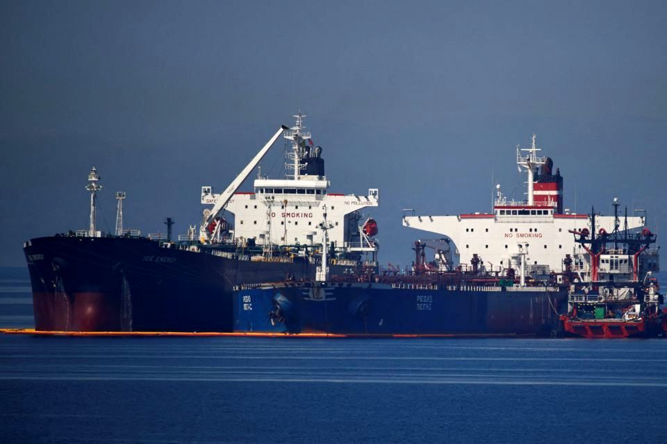 رویترز: نفتکش ایرانی به بندر پیرئاس یونان منتقل شد