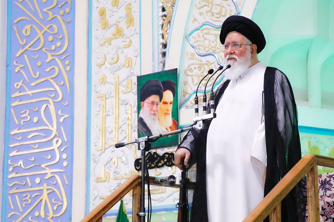 آیت الله علم الهدی: دختران و پسران آزادنه در فضای مجازی رفیق پیدا می کنند/حل مشکل قطع برق به دست خود مردم است