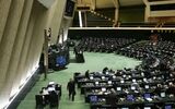 انتقاد شدید روزنامه اصولگرا از نمایندگان تندرو مجلس/دشمن بیرونی برای دیدن شکاف‌های داخلی نیازی به دعوت ندارد