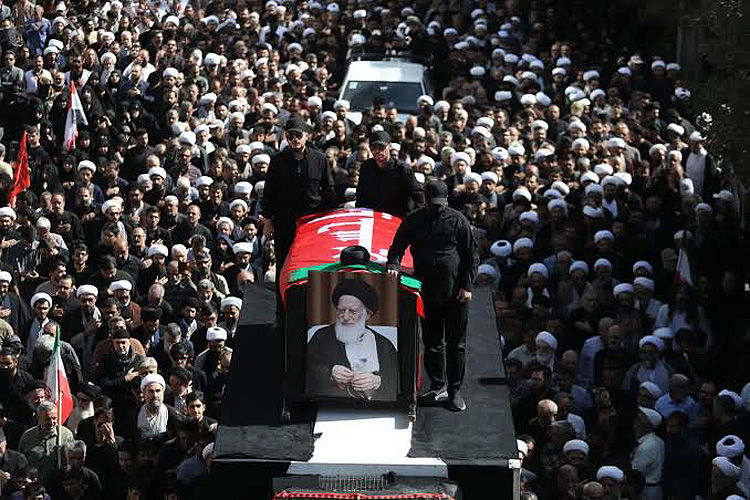 پیکر آیت‌الله العظمی شبیری زنجانی در قم تشییع شد