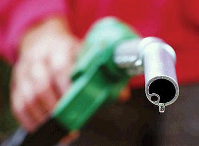 انتقاد نمایندگان مجلس از افزایش واردات بنزین