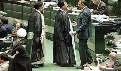 استیضاح علی احمدی رای نمی‌آورد