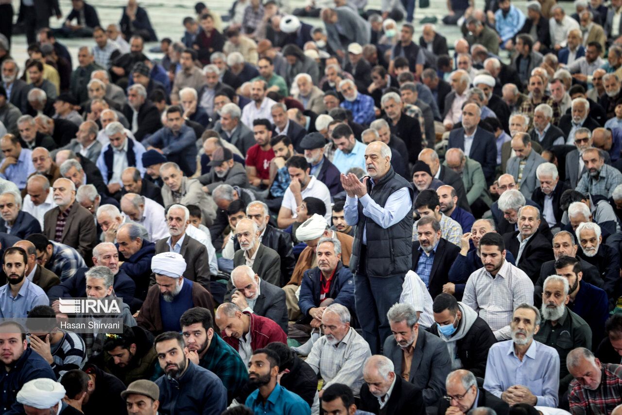 اولین نماز جمعه ایران در سال 58 + عکس