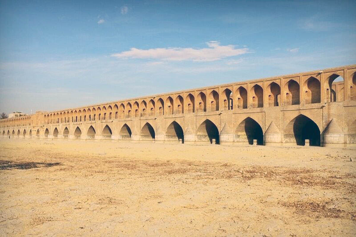 بستر خشک زاینده‌رود و تالاب گاوخونی اصفهان به منبع ریزگرد تبدیل شدند