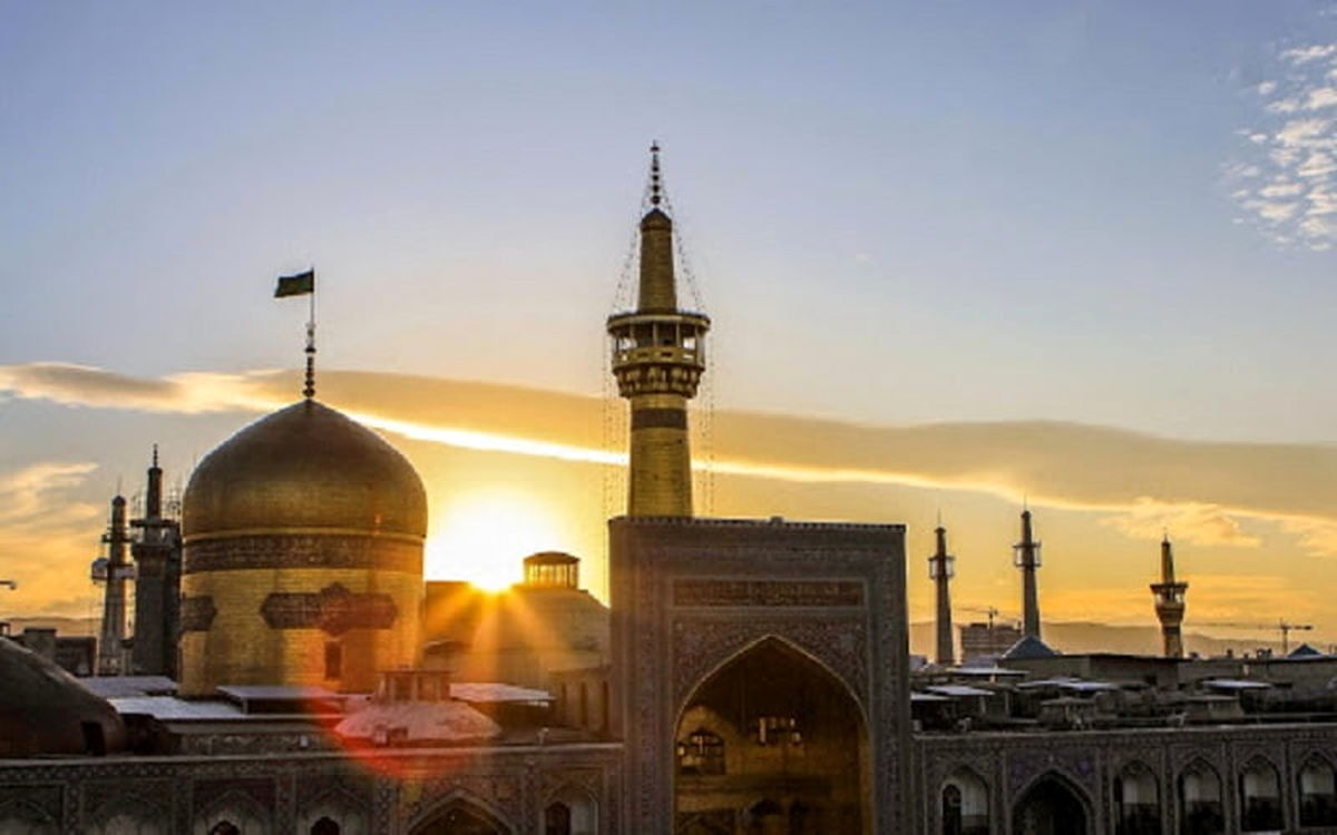 تصویری عجیب از حرم امام رضا(ع)/ وضعیت مسافران را ببینید!
