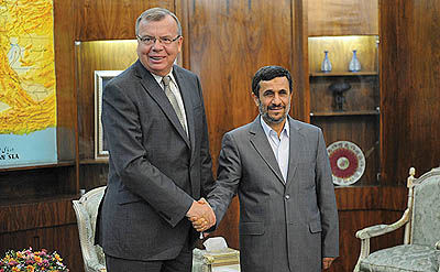 دیدار معاون بان‌کی‌مون با احمدی‌نژاد
