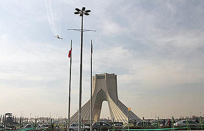 آب‌پاشی هوایی بر فراز تهران