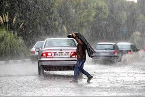 باران شدید پاییزی و ترافیک در خیابان‌ها