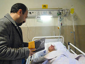 دیدار اصغر فرهادی با قربانی اسیدپاشی