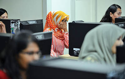 امتحان در دانشگاه الکترونیک