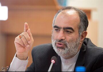 پاسخ حسام الدین آشنا به توهین های جدید معاون رئیسی به ظریف