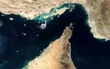 روزنامه کیهان به نیروی دریایی سپاه: چرا اعلام کردید کشتی ها می توانند از تنگه هرمز عبور کنند؟
