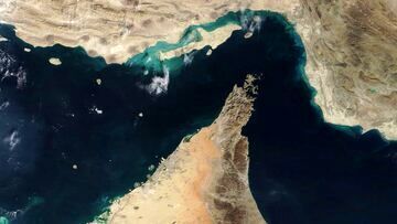 روزنامه کیهان به نیروی دریایی سپاه: چرا اعلام کردید کشتی ها می توانند از تنگه هرمز عبور کنند؟