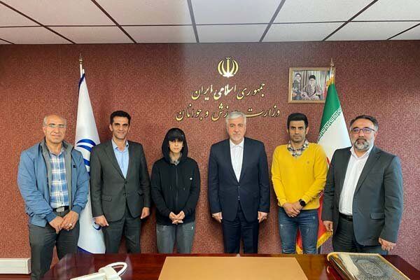 دیدار الناز رکابی با وزیر ورزش/ واکنش متفاوت سجادی در حضور خانواده دختر سنگ‌نورد ایران