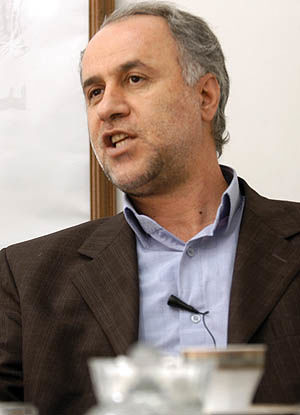 ارائه بن کارت خرید ‌٥/١ میلیون تومانی به معلمان از سال آینده