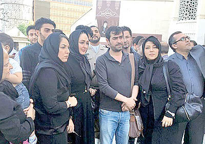 شهاب حسینی و همسرش در مراسم ختم همسر شهید بابایی