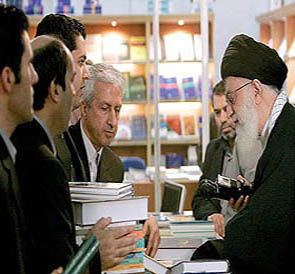 رهبر معظم انقلاب اسلامی از بیستمین نمایشگاه بین‌المللی کتاب دیدن کردند