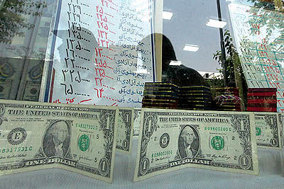 سقف حواله ارزی وارد کنندگان 500 هزار دلار شد