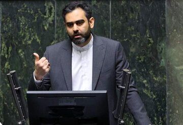 حمله تند و تیز کارشناس شبکه افق به امیرحسین ثابتی: گربه‌صفت نباش!