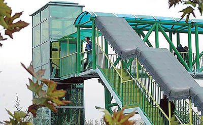 وجود 30 دستگاه پل مکانیزه عابر پیاده در تهران
