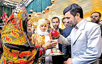 احمدی‌نژاد: سال آینده سال  تحولات بزرگ اقتصادی است