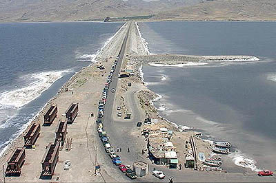 عملیات اجرایی پل میانگذر دریاچه ارومیه 75درصد پیشرفت فیزیکی دارد