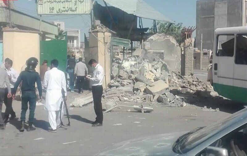 هدف تروریست ها از حمله به کلانتری 16 زاهدان چه بود؟ 
