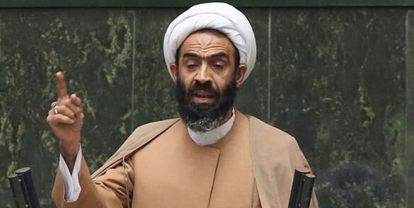 توهین نماینده مجلس به روحانی: او فقط عمامه بر سر دارد!