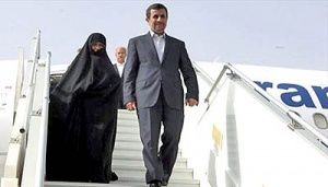 احمدی‌نژاد در راس هیاتی 100 نفره به مسکو سفر کرد