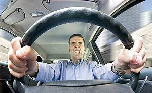 10 عادت غلط که ما را به یک راننده بد تبدیل می‌کند
