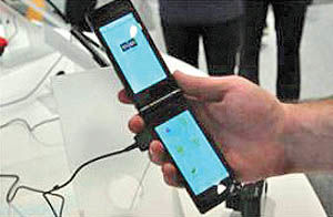 گوشی هوشمند ضد آب با دو صفحه نمایش