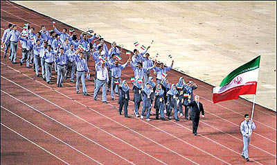 رژه کاروان ایران در افتتاحیه سومین دوره بازی‌های آسیایی داخل سالن.
