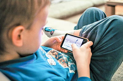 قوانین جدید درباره ساعت بازی با موبایل تصویب شد