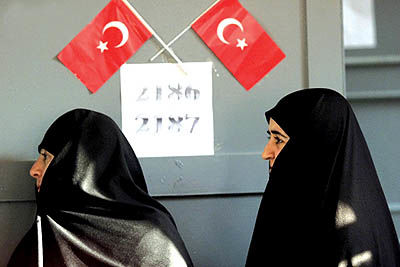 همه‌پرسی اصلاح قانون اساسی ترکیه برگزار شد