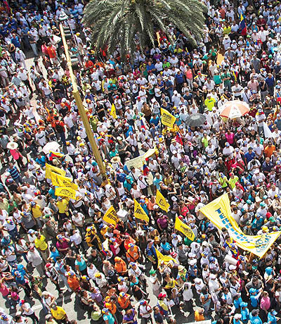 حرکت معترضان مادورو به سمت مسلح شدن
