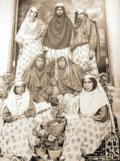 زنان ایرانی قرن گذشته در دو نگاه