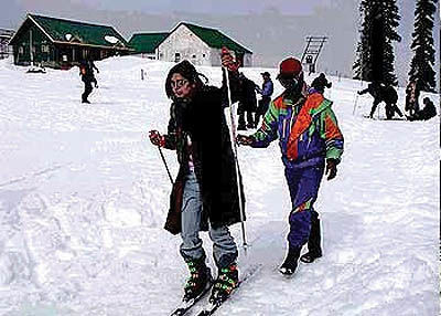 ورود خانم‌ها به پیست اسکی «بدون سرپرست قانونی» ممنوع شد؟